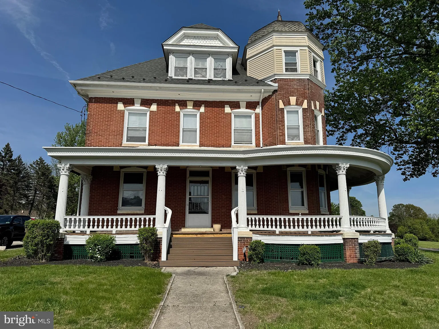 2 bed, 1.0 bath, 1400 sqft, $1,875 — Photo 1