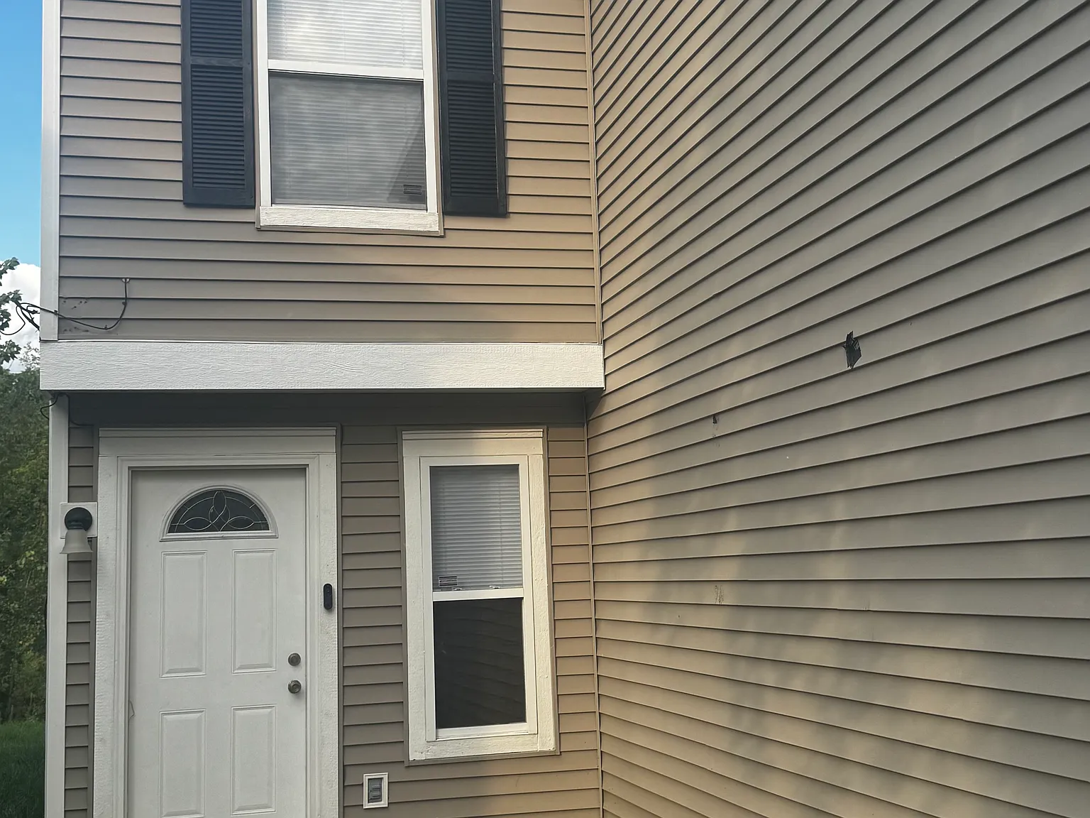 3 bed, 2.5 bath, 1779 sqft, $2,100 — Photo 2