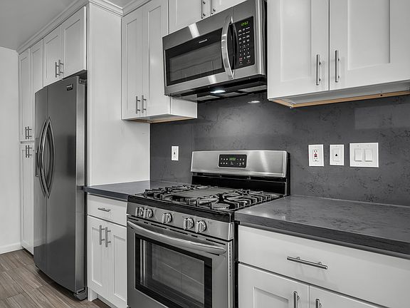 4th image of 1432 S Saltair Ave APT 203