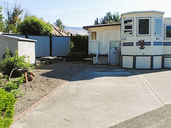 4th image of 415 Commonwealth Rd #803