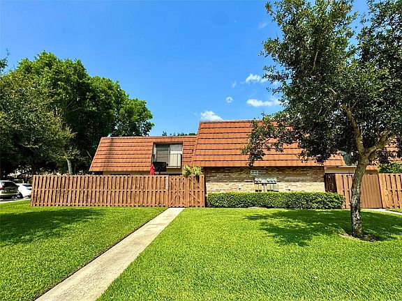 2nd image of 4121 Wimbledon Drive