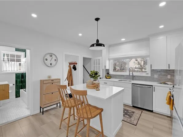 42 Victoria Ave, Cranston, RI 02920