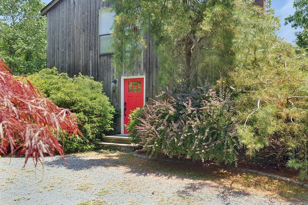 Charming Contemporary With Pool August-Ld — Photo 4