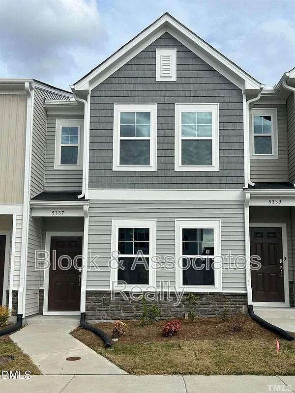 Olde Towne — Photo 1