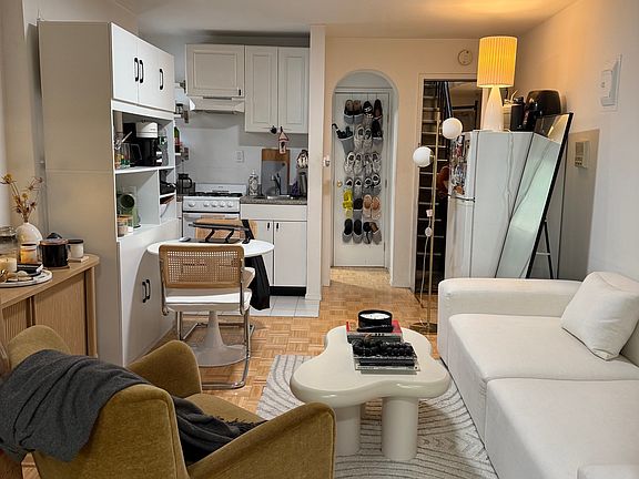 2nd image of 6 Jones St APT 5D