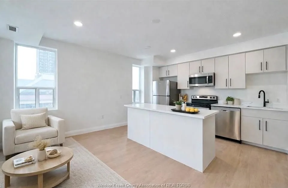 267 Pelissier St #401