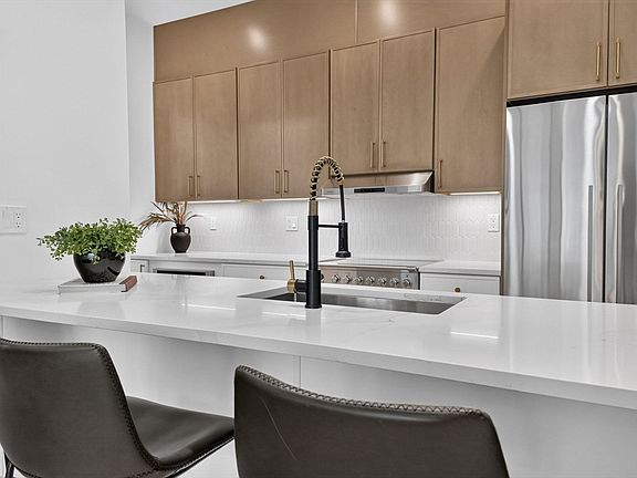 2nd image of 15 Clyde St #D