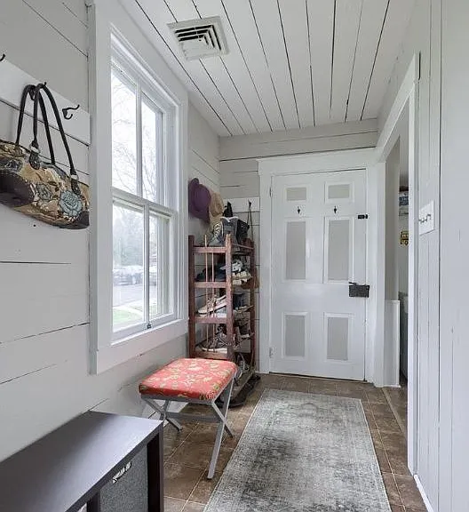 2047 Jarvis Rd — Photo 16