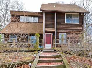 65 Whalebone Landing Rd, Southampton, NY 11968