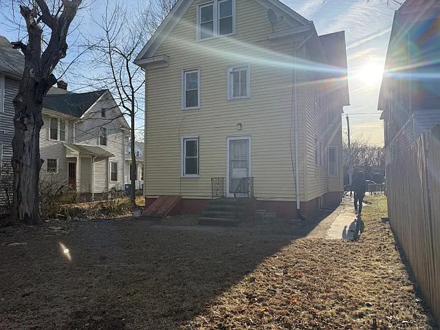 Back of the house good for bbq and family gatherings - 552 Central Ave #2