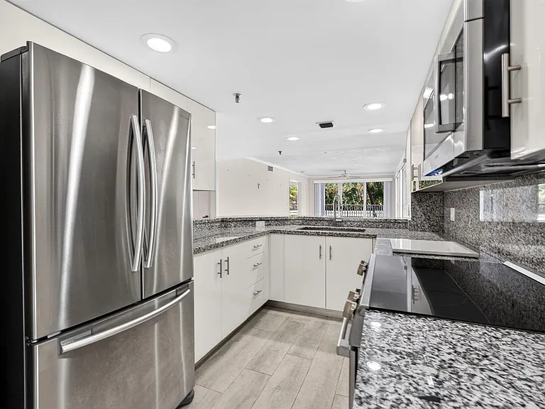 3901 S Flagler Dr #204 — Photo 6