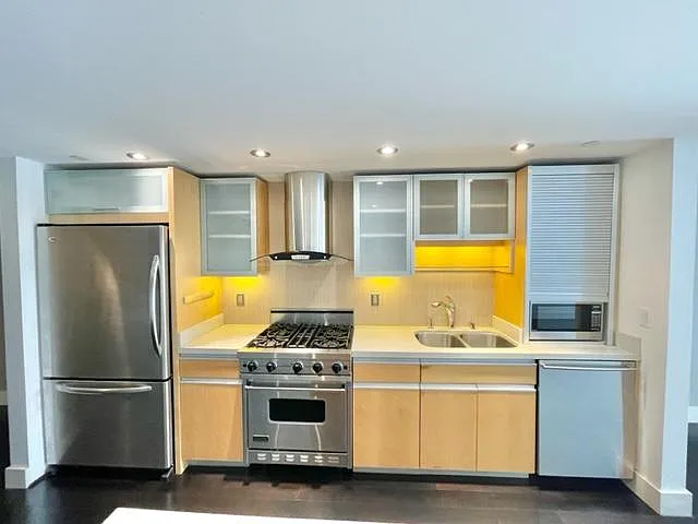 188 King St #304 — Photo 11