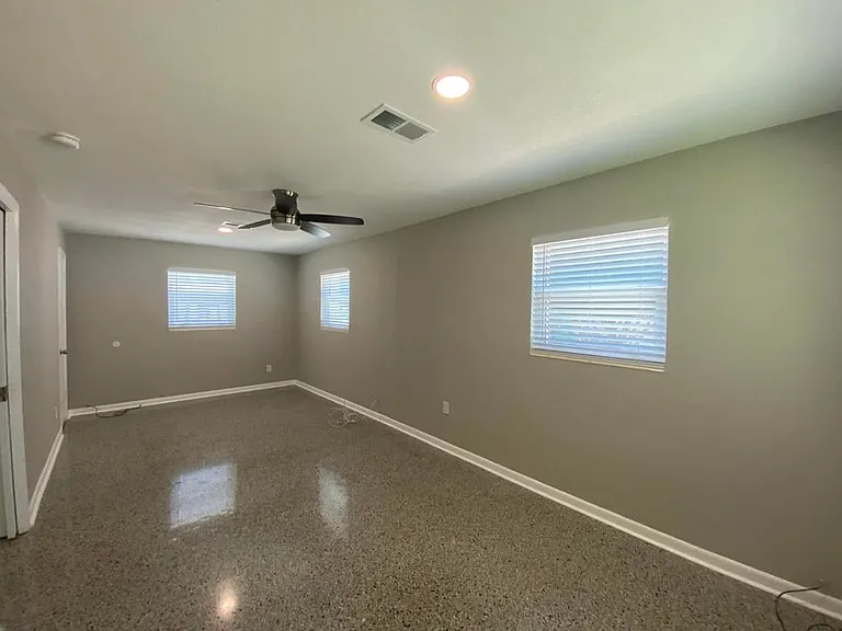 400 Argyle Ct — Photo 50