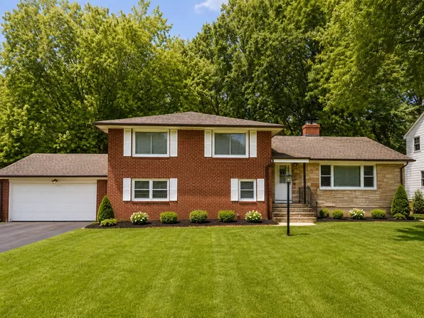47 Tumblebrook Ln, West Hartford, CT 06117