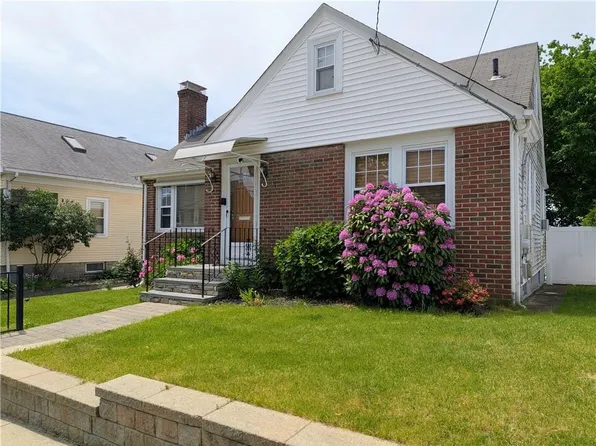 326 Sharon St, Providence, RI 02908