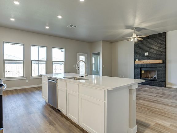 5th image of 13903 Avenue T