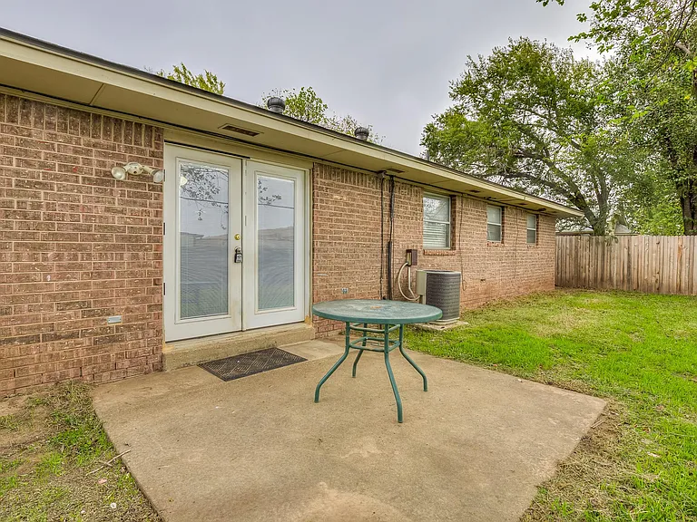 1518 E Boyd St — Photo 35