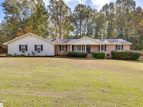 203 Lyons Dr, Simpsonville, SC 29681