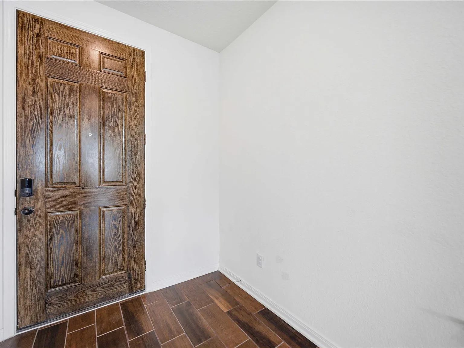 4 bed, 2.5 bath, 2824 sqft, $2,600 — Photo 3