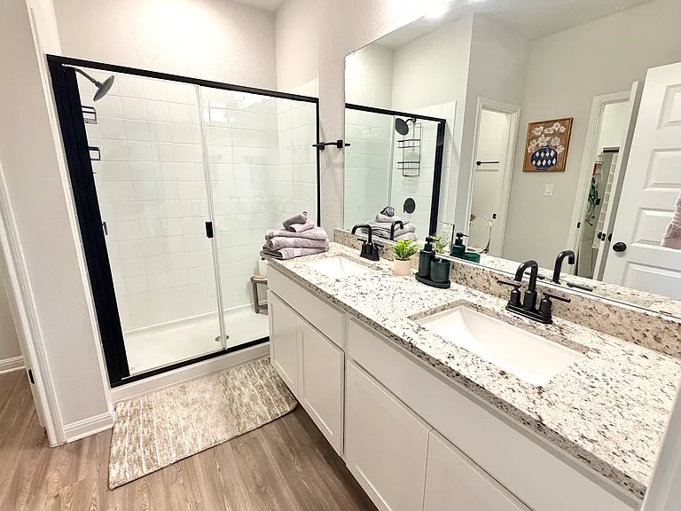 2401 Amara Levi Ln — Photo 22