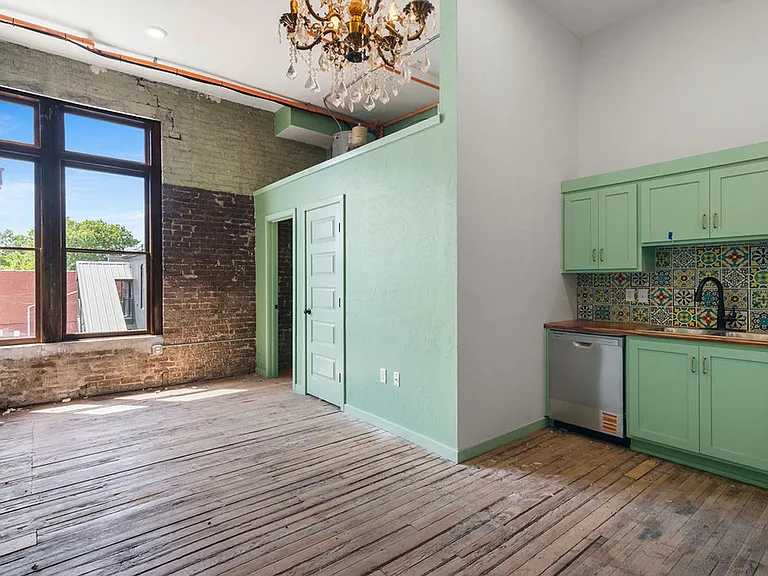 Brand new apartments in downtown Springfield! — Photo 53