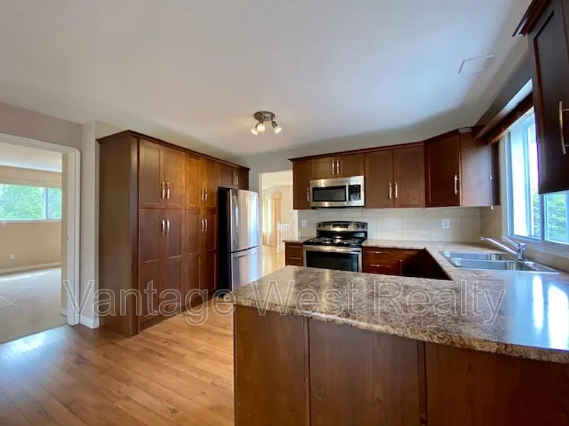 Building Photo - 826A Lawson Ave