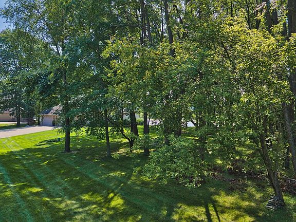 4th image of 652 Woodchuck Dr