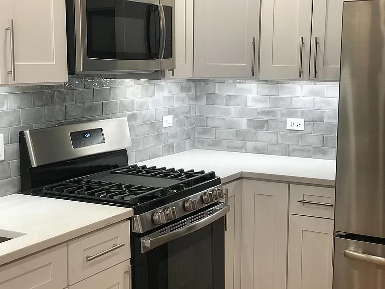 846 N Hermitage Ave #1R — Photo 2