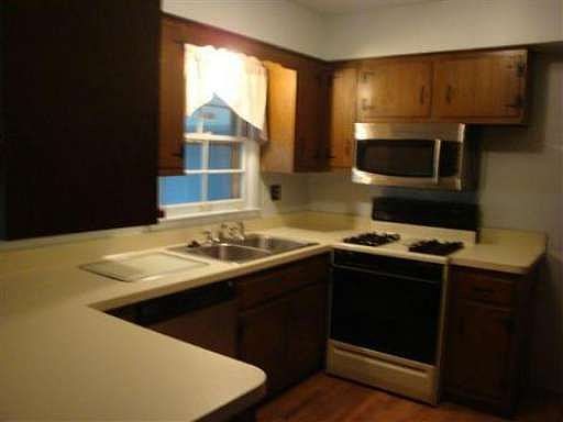 4th image of 20410 Danbury St