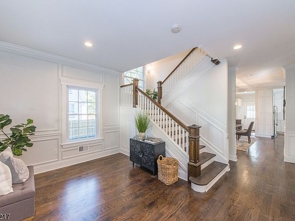 4th image of 370 Turrell Ave
