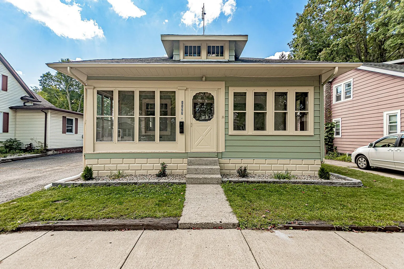 1122 E Main St photo 1