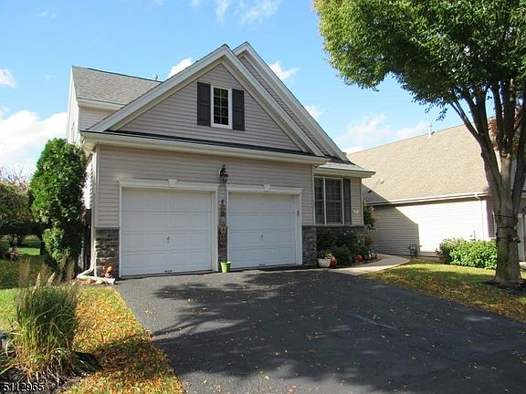 3rd image of 13 Hardenbergh St