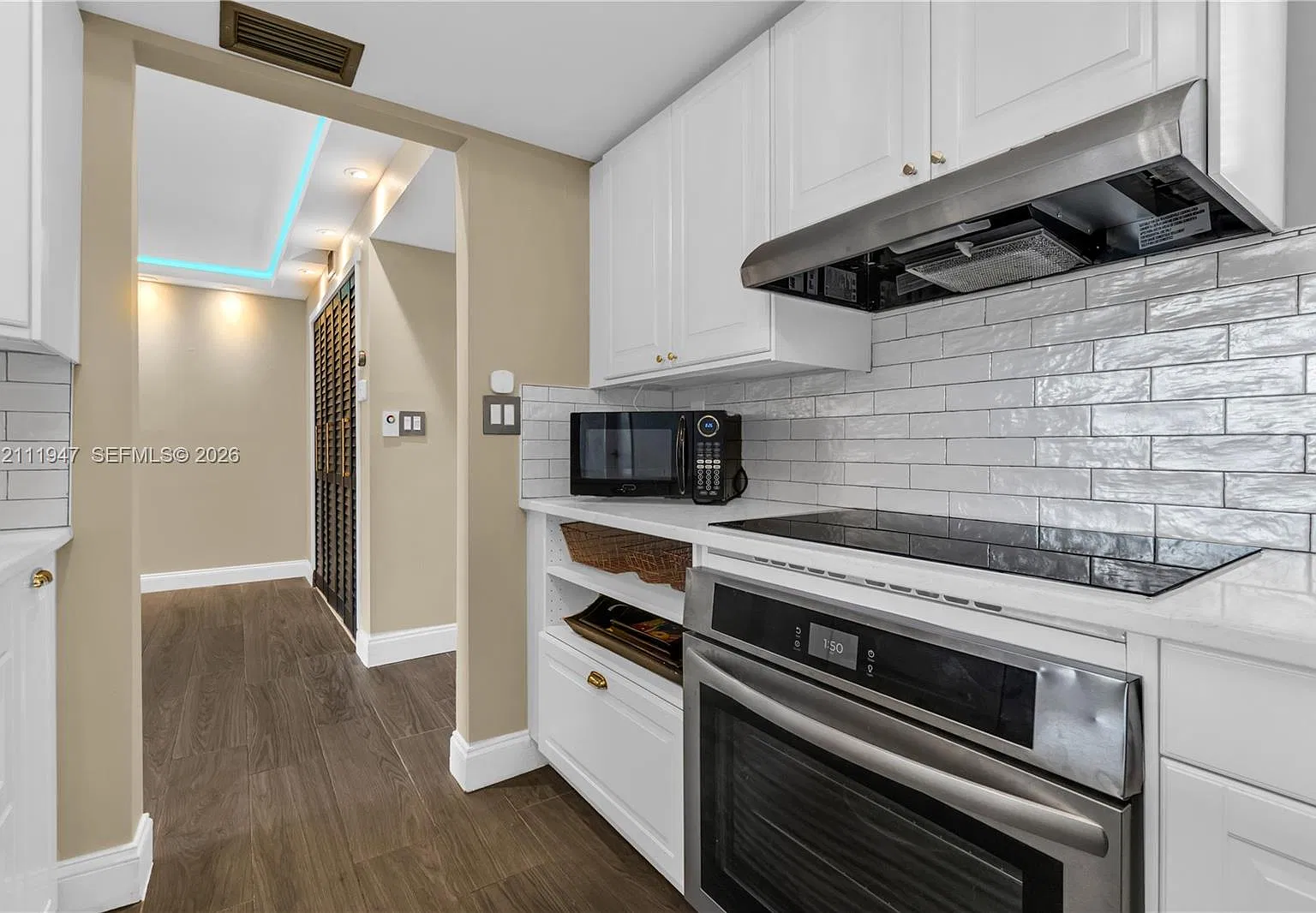 Parkview Plaza Condo — Photo 2