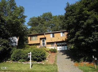33 Fleetwood Dr, Danbury, CT 06810