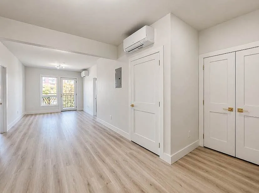 Building Photo - 952 Bedford Ave #5E