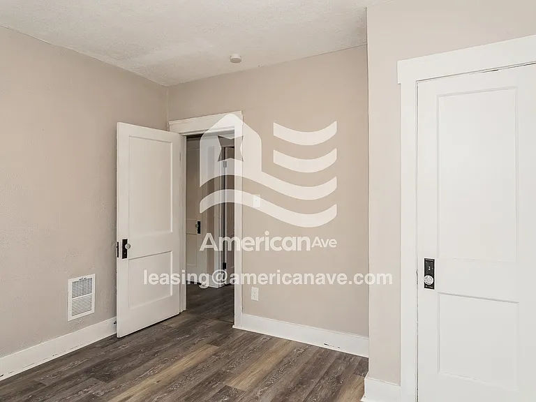 438299_011_wm_-_bedroom_13585018.jpg