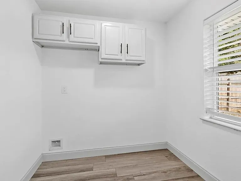 502 Melrose Dr — Photo 15