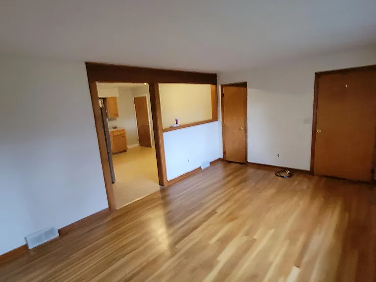 43 Young Ave #LEFT — Photo 6