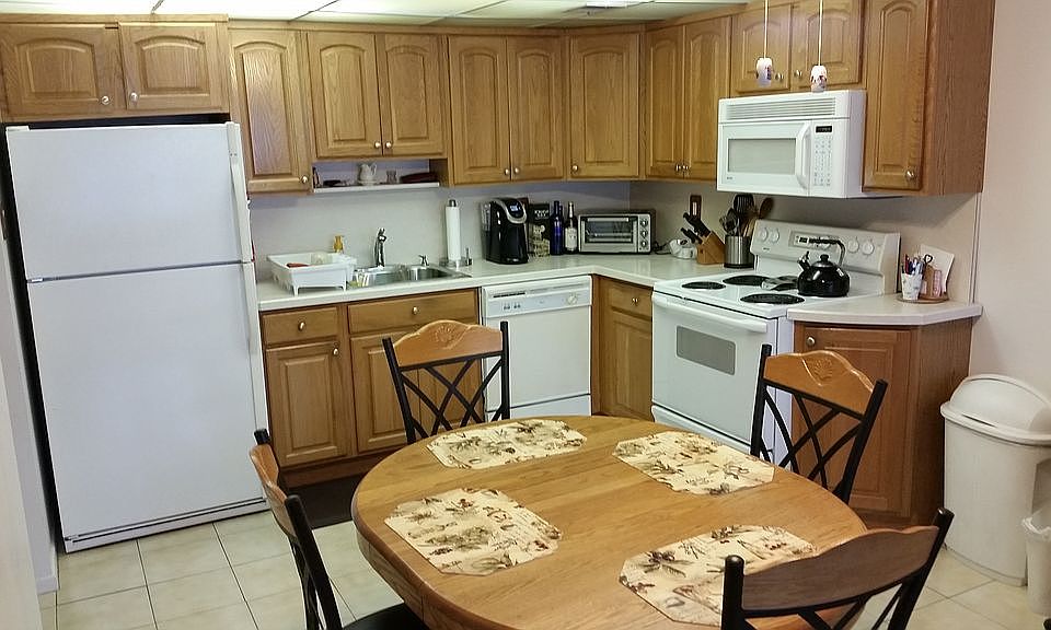 1st image of 10 Kathy Pl APT 1B