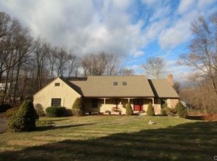 27 Tanglewood Dr, Danbury, CT 06811