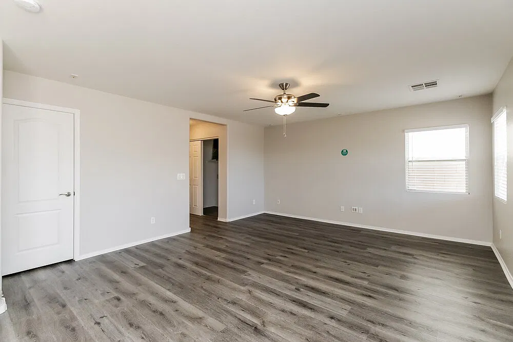 3 bed, 2.5 bath, 1833 sqft, $2,345 — Photo 4
