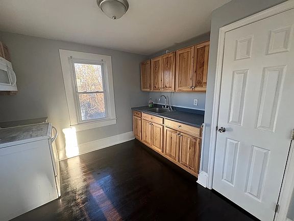 4th image of 1127 N Royal Ave Front B