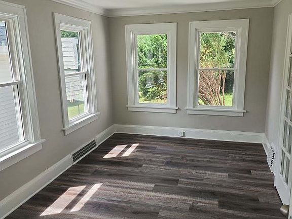 1st floor master bedroom with plenty of natural light (Bedroom 1 of 3)