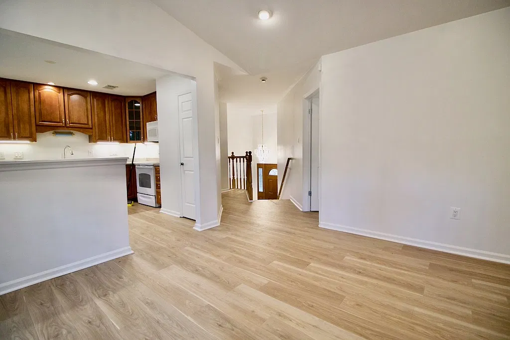 4 bed, 2058 sqft, $3,300 — Photo 3