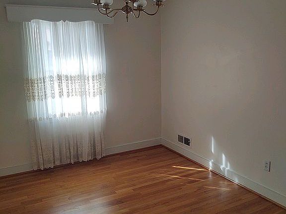 3rd image of 7506 Creekwood Dr