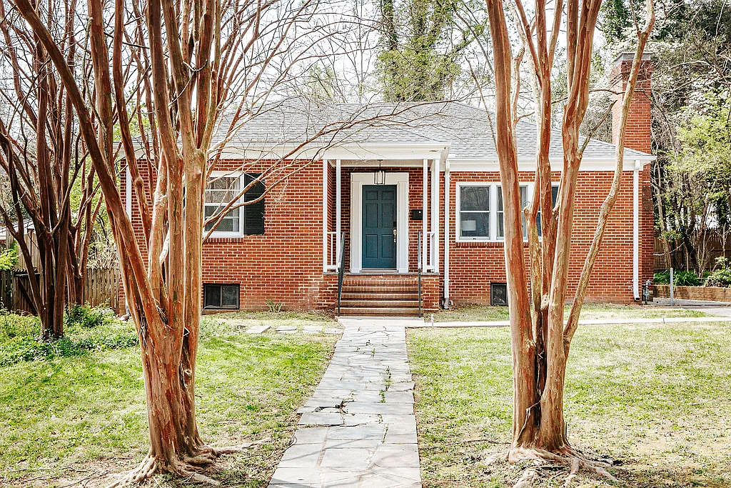 4 bed, 2000 sqft, $5,750 — Photo 1
