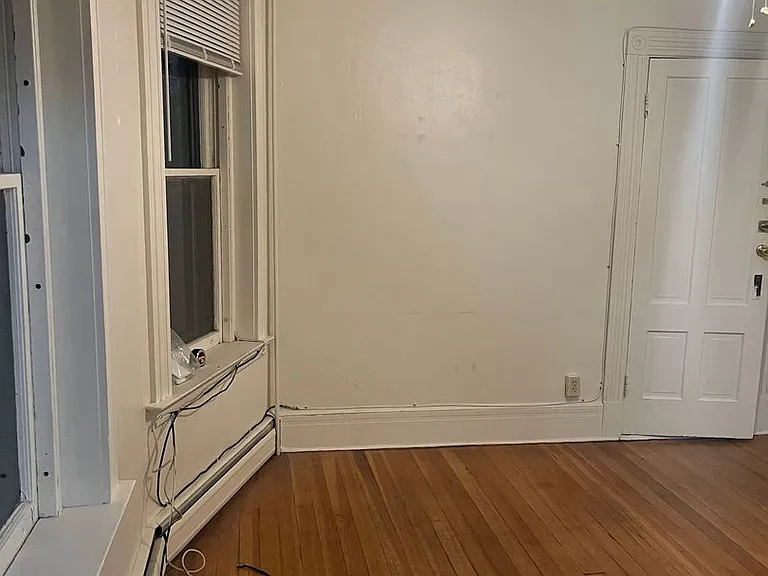 192 Foster St — Photo 6
