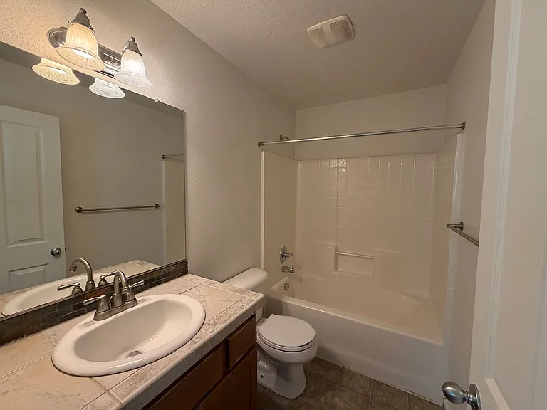 2114 NE Sheffield Ave — Photo 11