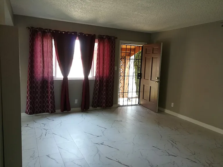 7549 N Hollywood Way #1 — Photo 4