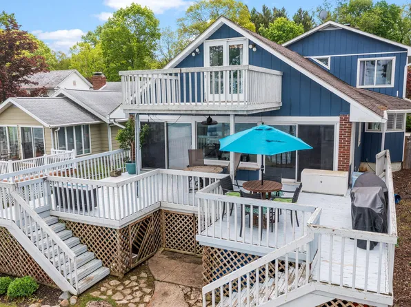 21922 Lake St, Cassopolis, MI 49031
